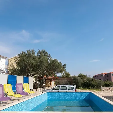 Fidelis Apartament *